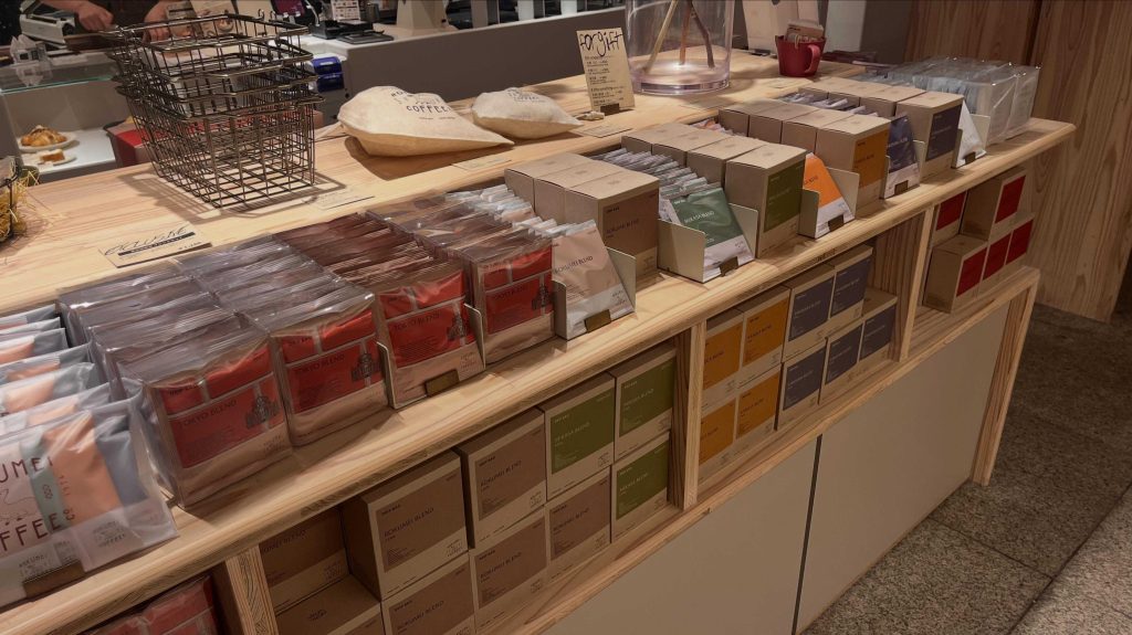 ロクメイコーヒー丸の内店のドリップバッグギフトの陳列(ブレンド)