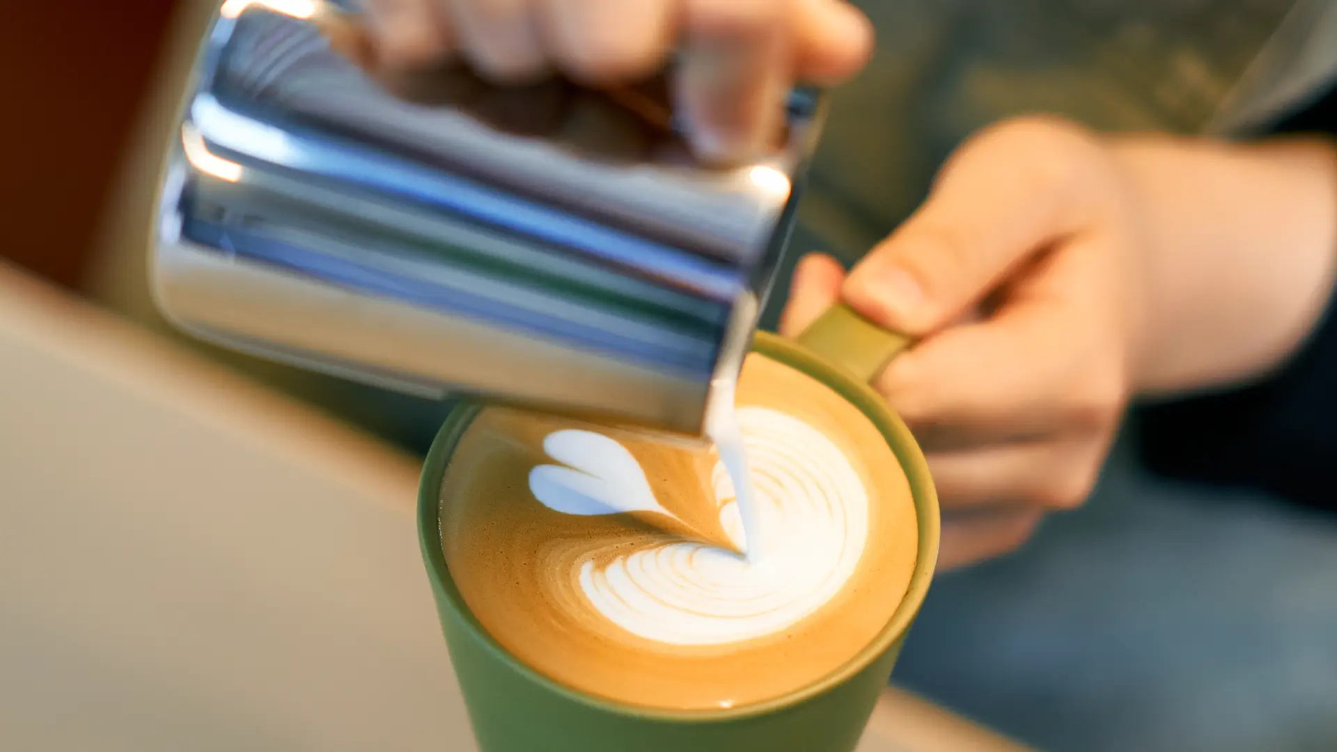 武蔵小山店のホットデカフェラテ
