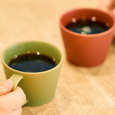 奈良店の店内でくつろぐ様子